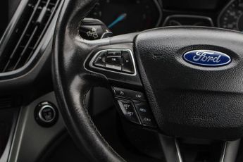 Ford Kuga 2.0 TDCi EcoBlue Zetec SUV 5dr Diesel Powershift AWD Euro 6 (s/s