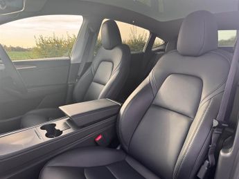 Tesla Model Y LONG RANGE DUAL MOTOR AWD