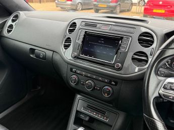 Volkswagen Tiguan 2.0 TDI BlueMotion Tech R-Line Edition SUV 5dr Diesel DSG 4WD Eu
