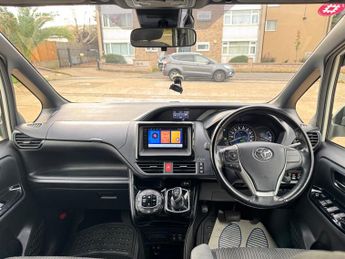 Toyota Voxy TOYOTA VOXY PETROL HYBRID 1.8L AUTO 7 SEAT EURO 6, ULEZ 67-17, V