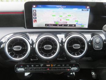 Mercedes A180d A180D AMG LINE EXECUTIVE AUTOMATIC