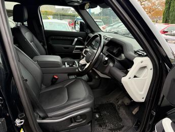 Land Rover Defender X-DYNAMIC SE