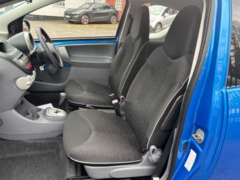 Peugeot 107 1.0 12V Urban Hatchback 3dr Petrol 2 Tronic Euro 4 (68 ps)