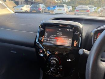 Citroen C1 1.0 VTi Shine Hatchback 5dr Petrol Manual Euro 6 (s/s) (72 ps)