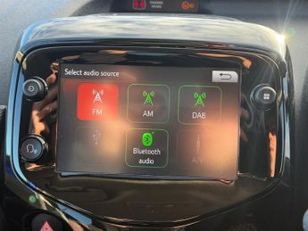 Citroen C1 1.0 VTi Shine Hatchback 5dr Petrol Manual Euro 6 (s/s) (72 ps)