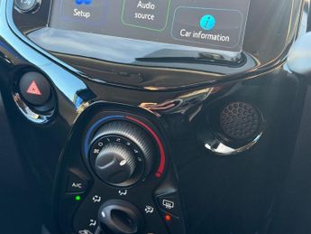 Citroen C1 1.0 VTi Shine Hatchback 5dr Petrol Manual Euro 6 (s/s) (72 ps)