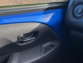 Citroen C1 1.0 VTi Shine Hatchback 5dr Petrol Manual Euro 6 (s/s) (72 ps)