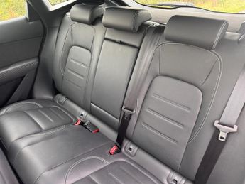 Jaguar E-Pace P300e 12.17kWh R-DYNAMIC HSE