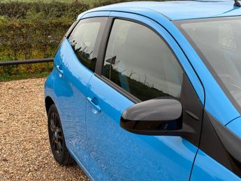 Toyota Aygo 1.0 VVT-i x-cite Hatchback 5dr Petrol x-shift Euro 6 (68 ps)