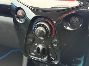 Toyota Aygo 1.0 VVT-i x-cite Hatchback 5dr Petrol x-shift Euro 6 (68 ps)