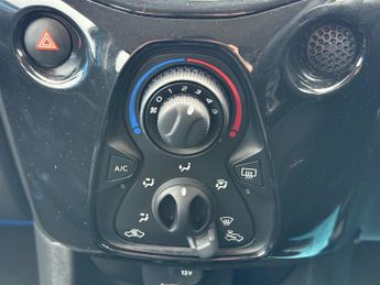 Toyota Aygo 1.0 VVT-i x-cite Hatchback 5dr Petrol x-shift Euro 6 (68 ps)