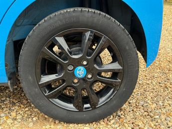 Toyota Aygo 1.0 VVT-i x-cite Hatchback 5dr Petrol x-shift Euro 6 (68 ps)