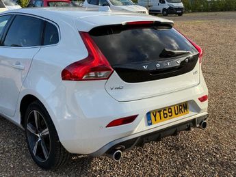 Volvo V40 2.0 D2 R-Design Edition Hatchback 5dr Diesel Manual Euro 6 (s/s)
