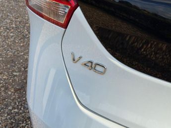 Volvo V40 2.0 D2 R-Design Edition Hatchback 5dr Diesel Manual Euro 6 (s/s)