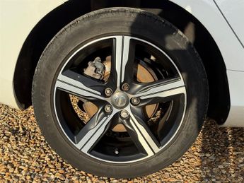 Volvo V40 2.0 D2 R-Design Edition Hatchback 5dr Diesel Manual Euro 6 (s/s)
