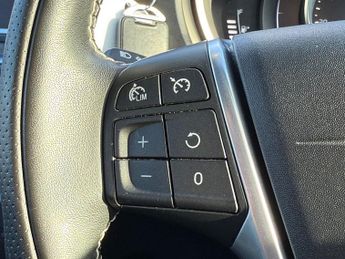 Volvo V40 2.0 D2 R-Design Edition Hatchback 5dr Diesel Manual Euro 6 (s/s)