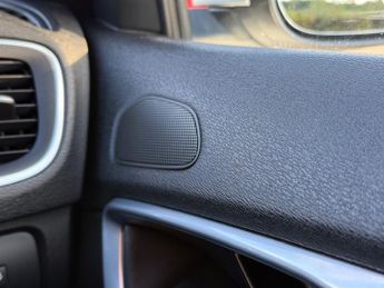 Volvo V40 2.0 D2 R-Design Edition Hatchback 5dr Diesel Manual Euro 6 (s/s)