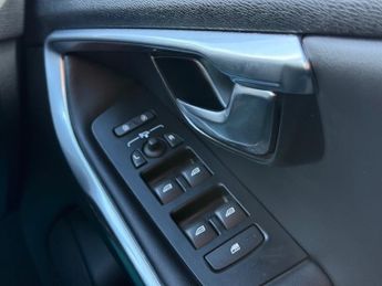 Volvo V40 2.0 D2 R-Design Edition Hatchback 5dr Diesel Manual Euro 6 (s/s)