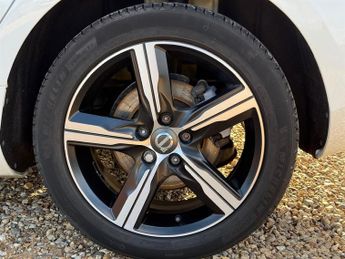 Volvo V40 2.0 D2 R-Design Edition Hatchback 5dr Diesel Manual Euro 6 (s/s)