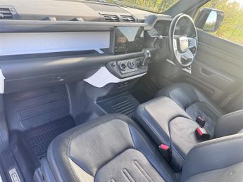 Land Rover Defender 90 X-DYNAMIC HSE D250 MODIFIED BY URBAN AUTOMOTIVE 6 SEATS