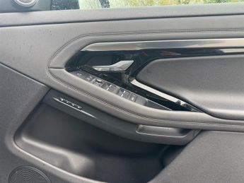 Land Rover Range Rover Evoque R-DYNAMIC SE D180