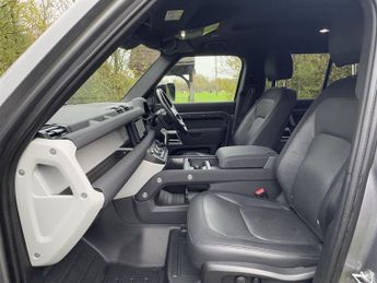 Land Rover Defender 110 X-DYNAMIC SE D250 7 SEATS