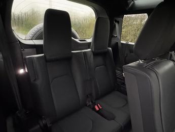 Land Rover Defender 110 X-DYNAMIC SE D250 7 SEATS