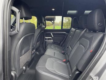Land Rover Defender 110 X-DYNAMIC SE D250 7 SEATS