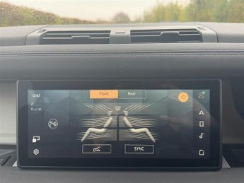 Land Rover Defender 110 X-DYNAMIC SE D250 7 SEATS