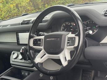 Land Rover Defender 110 X-DYNAMIC SE D250 7 SEATS