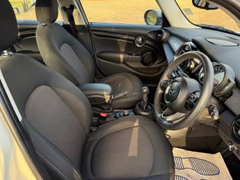 MINI Hatch 1.5 Cooper Classic Hatchback 5dr Petrol Manual Euro 6 (s/s) (136