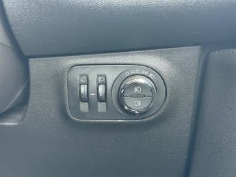 Vauxhall Corsa 1.4i ecoTEC SRi Nav Hatchback 5dr Petrol Manual Euro 6 (90 ps)