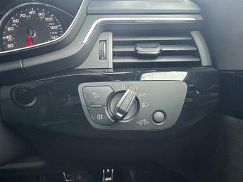 Audi A4 AVANT TFSI S LINE BLACK EDITION