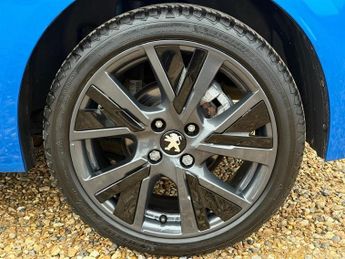 Peugeot 208 1.2 PureTech Allure Hatchback 5dr Petrol Manual Euro 6 (s/s) (10