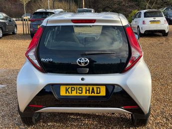 Toyota Aygo 1.0 VVT-i x-play Hatchback 5dr Petrol Manual Euro 6 (71 ps)