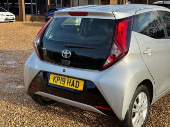 Toyota Aygo 1.0 VVT-i x-play Hatchback 5dr Petrol Manual Euro 6 (71 ps)