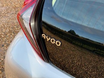 Toyota Aygo 1.0 VVT-i x-play Hatchback 5dr Petrol Manual Euro 6 (71 ps)