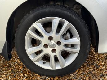 Toyota Aygo 1.0 VVT-i x-play Hatchback 5dr Petrol Manual Euro 6 (71 ps)