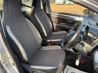 Toyota Aygo 1.0 VVT-i x-play Hatchback 5dr Petrol Manual Euro 6 (71 ps)