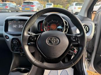 Toyota Aygo 1.0 VVT-i x-play Hatchback 5dr Petrol Manual Euro 6 (71 ps)
