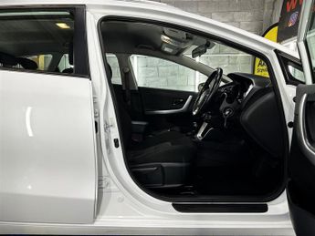 Kia Ceed 1.6 CRDi 2 Sportswagon 5dr Diesel Auto Euro 5 (126 bhp)