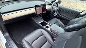 Tesla Model 3 Standard Range Plus Auto RWD 4dr