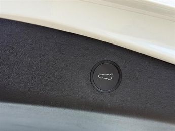 Tesla Model 3 Standard Range Plus Auto RWD 4dr