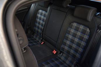 Volkswagen Golf 1.4 TSI 8.7kWh GTE Hatchback 5dr Petrol Plug-in Hybrid DSG Euro 