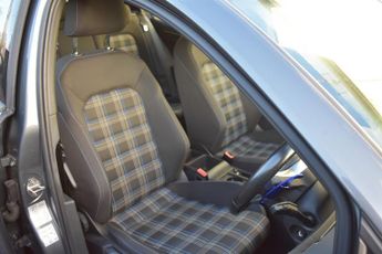 Volkswagen Golf 1.4 TSI 8.7kWh GTE Hatchback 5dr Petrol Plug-in Hybrid DSG Euro 