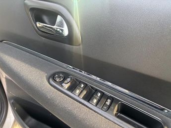 Peugeot 3008 1.6 e-HDi Active SUV 5dr Diesel EGC Euro 5 (s/s) (112 ps)