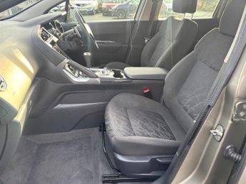 Peugeot 3008 1.6 e-HDi Active SUV 5dr Diesel EGC Euro 5 (s/s) (112 ps)