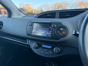 Toyota Yaris 1.5 VVT-h Icon Hatchback 5dr Petrol Hybrid E-CVT Euro 6 (s/s) (1