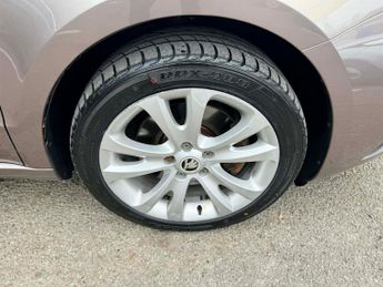 Skoda Superb 2.0 TDI SE Estate 5dr Diesel DSG Euro 5 (s/s) (140 ps)