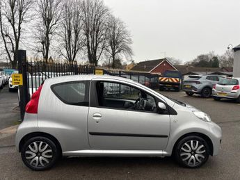 Peugeot 107 1.0 12V Urban Hatchback 3dr Petrol 2 Tronic Euro 4 (68 ps)